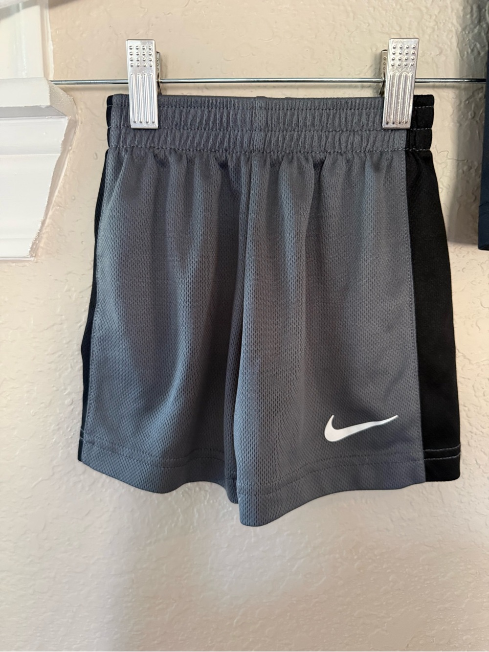 Nike Black & Gray Kids Athletic Tee and Shorts Set (3T) - Picture 3 of 4